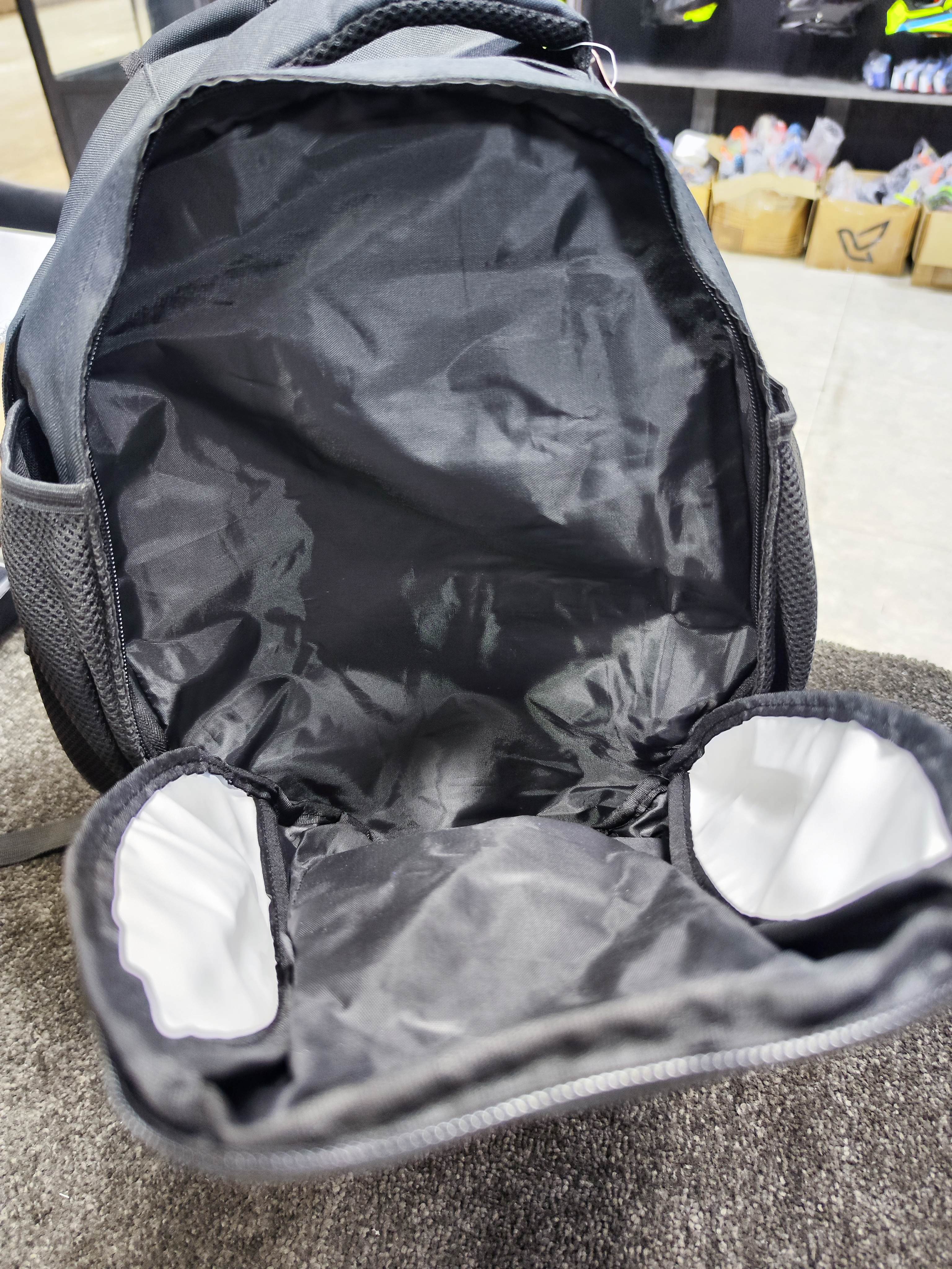 کوله پشتی موتورسواری برند BMW مدل Milwaukee Sport Backpack پارچه برزنتی